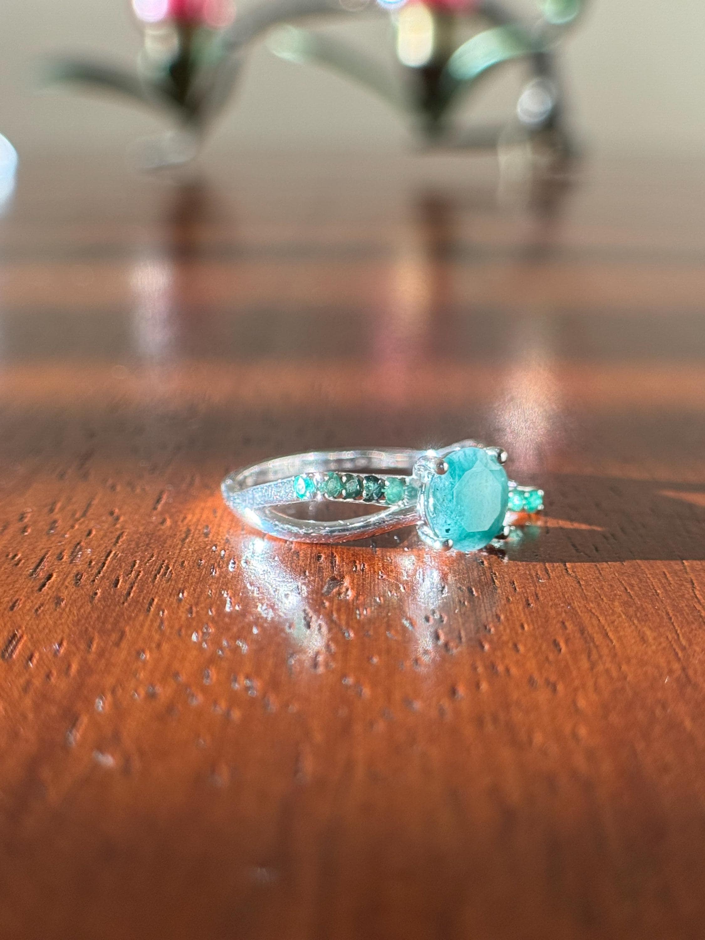 Natural Emerald Ring – Unique Infinity Ring